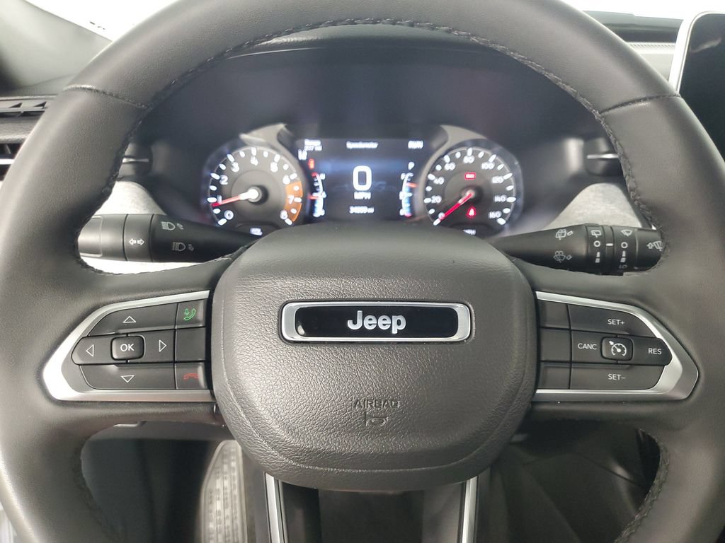 Used 2025 Jeep Compass Latitude AWD/4WD image 24