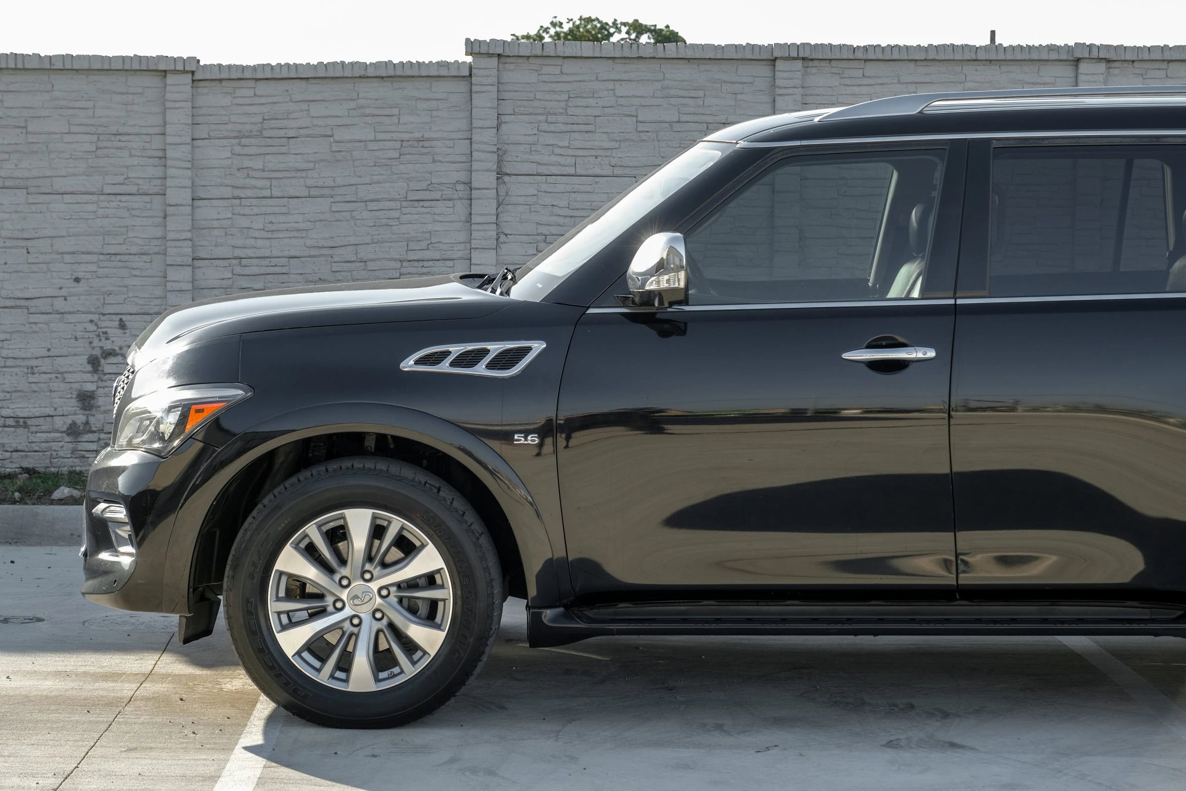 Used 2016 INFINITI QX80 4WD w/ Deluxe Technology Package image 12