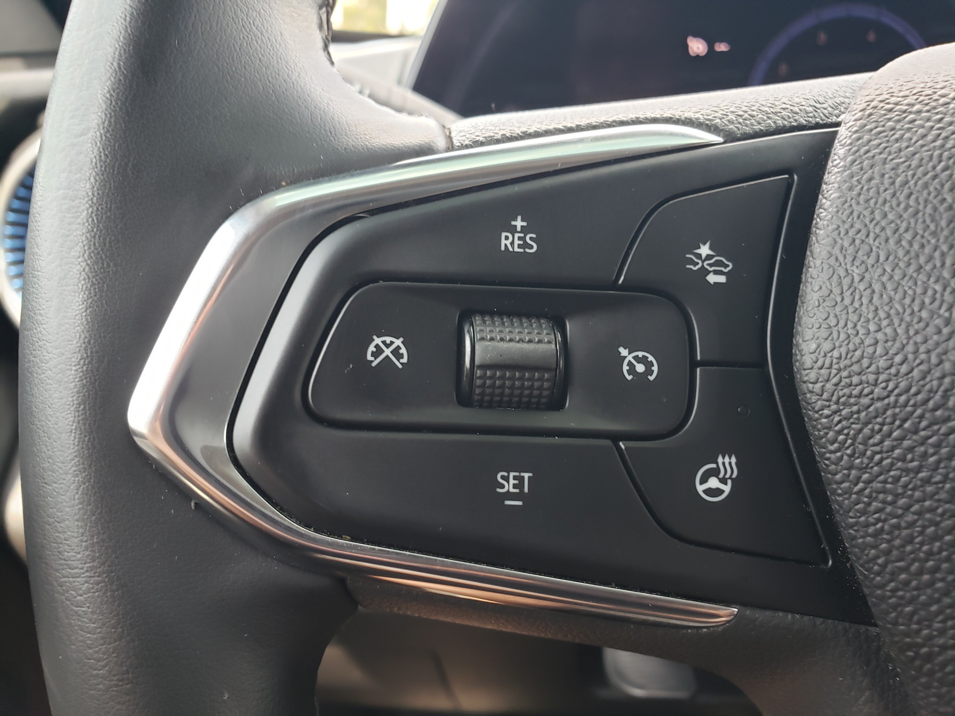 Used 2024 Chevrolet Trax LT w/ Driver Confidence Package FWD image 16