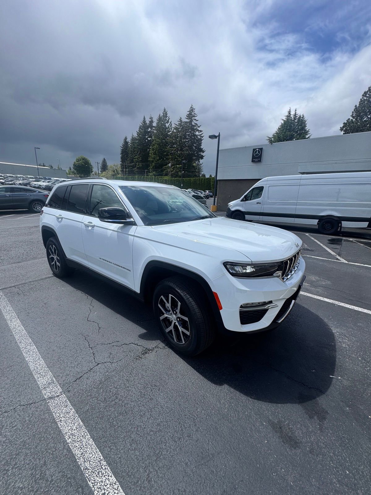 Used 2025 Jeep Grand Cherokee Limited AWD/4WD image 1