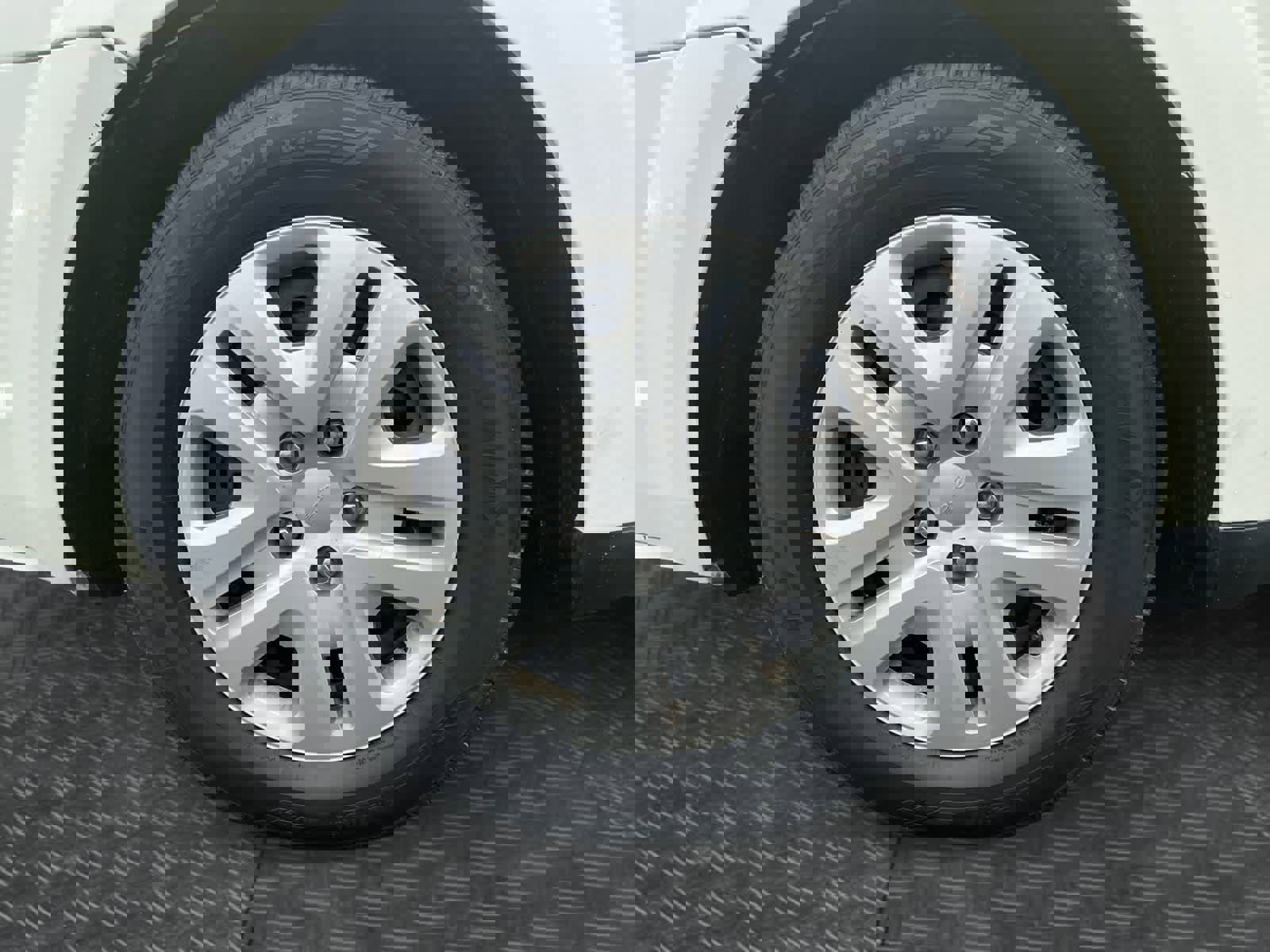 Used 2020 Dodge Journey SE w/ SE Popular Equipment Group image 11