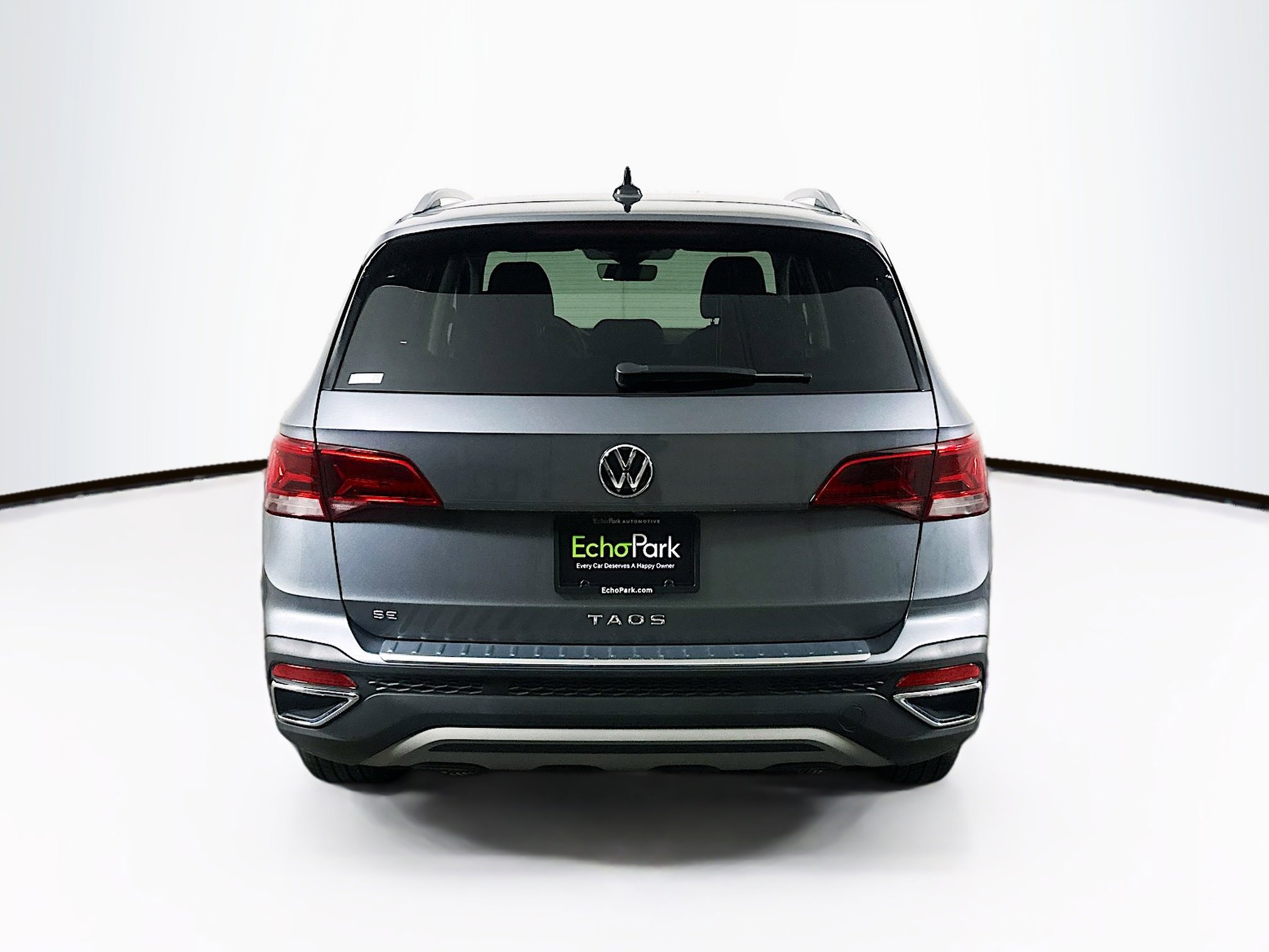 Used 2024 Volkswagen Taos SE w/ Black Wheel Package image 7