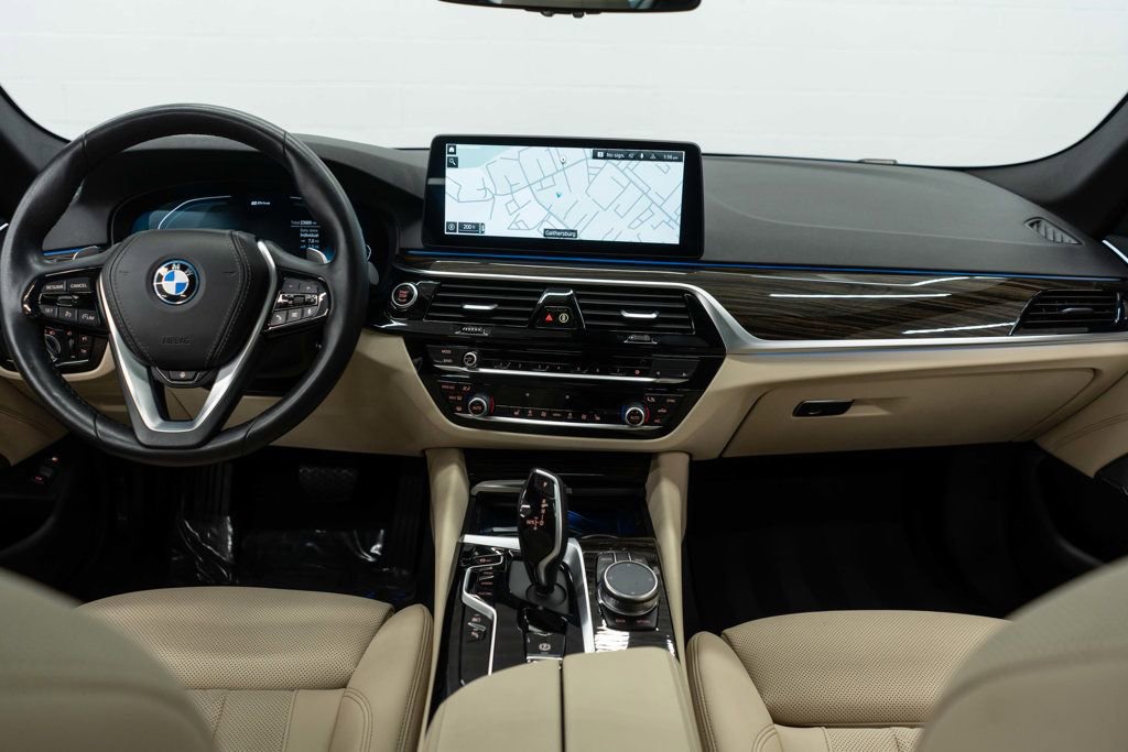 Used 2023 BMW 530e xDrive w/ Premium Package image 8