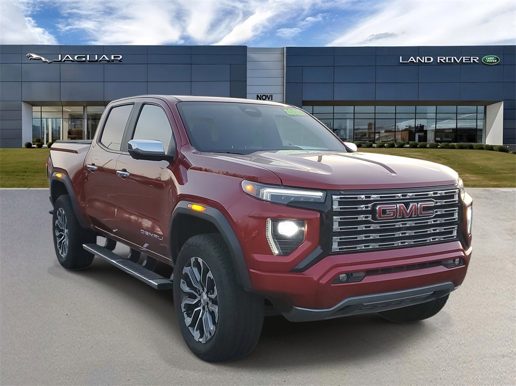 Used 2025 GMC Canyon Denali image 3