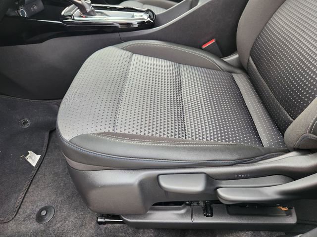 Used 2025 Chevrolet Trax LT w/ LT Convenience Package image 23