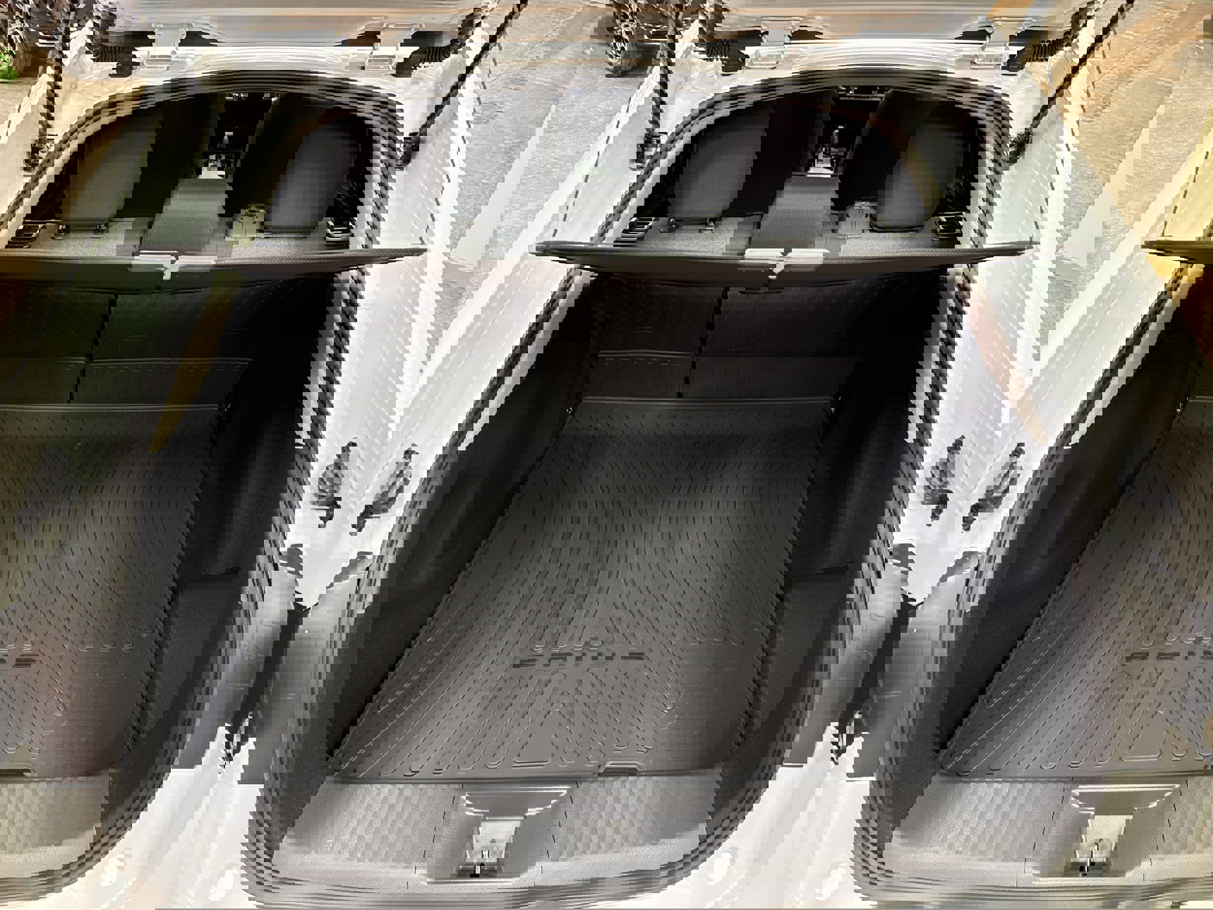 Used 2025 Toyota Prius SE image 21