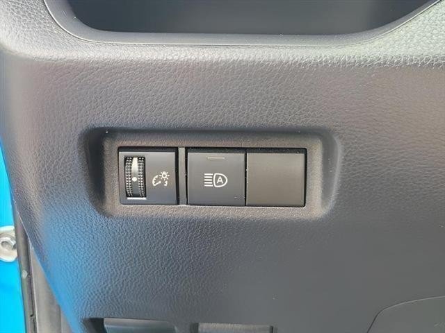 Used 2019 Toyota RAV4 LE FWD image 14