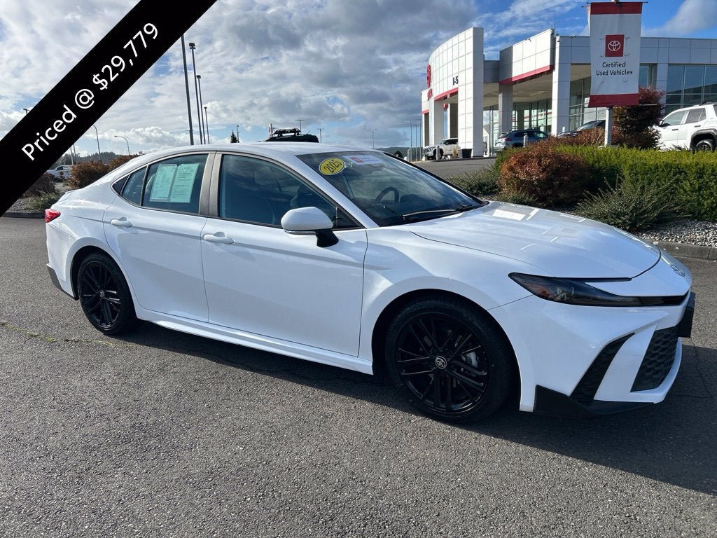 Used 2025 Toyota Camry SE FWD image 5