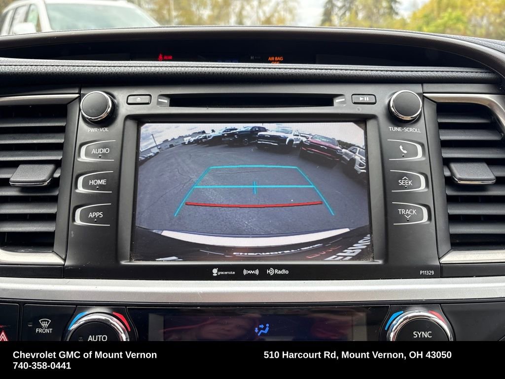 Used 2017 Toyota Highlander LE image 5