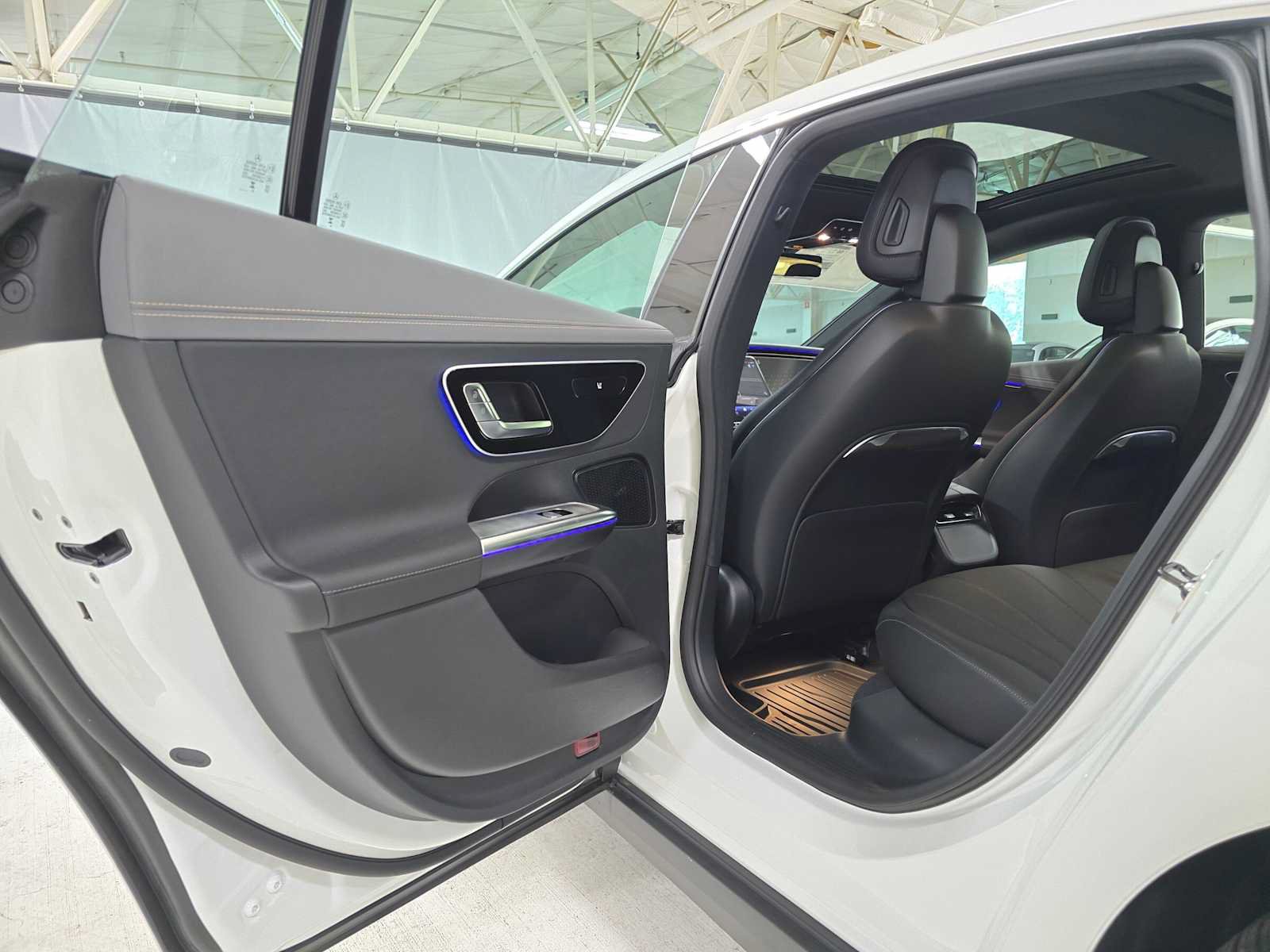 New 2026 Mercedes-Benz EQE 320 4MATIC Sedan image 16