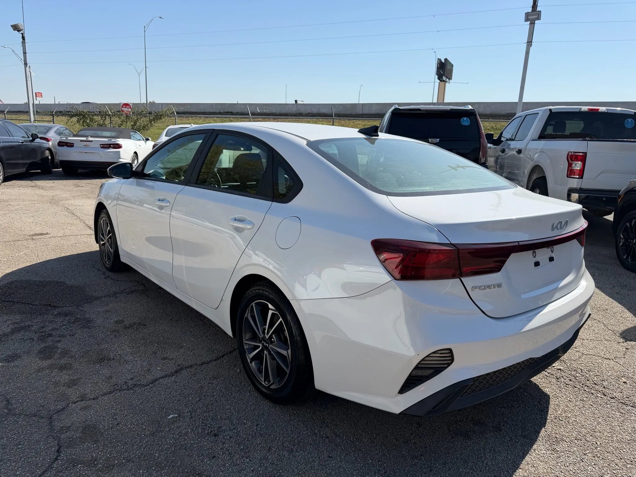 Used 2022 Kia Forte LXS w/ LXS Technology Package image 2