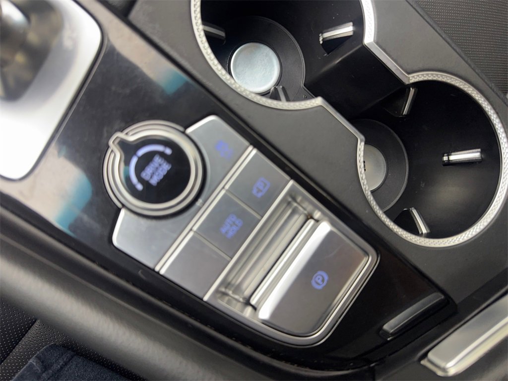 Used 2025 Genesis G70 2.5T image 69