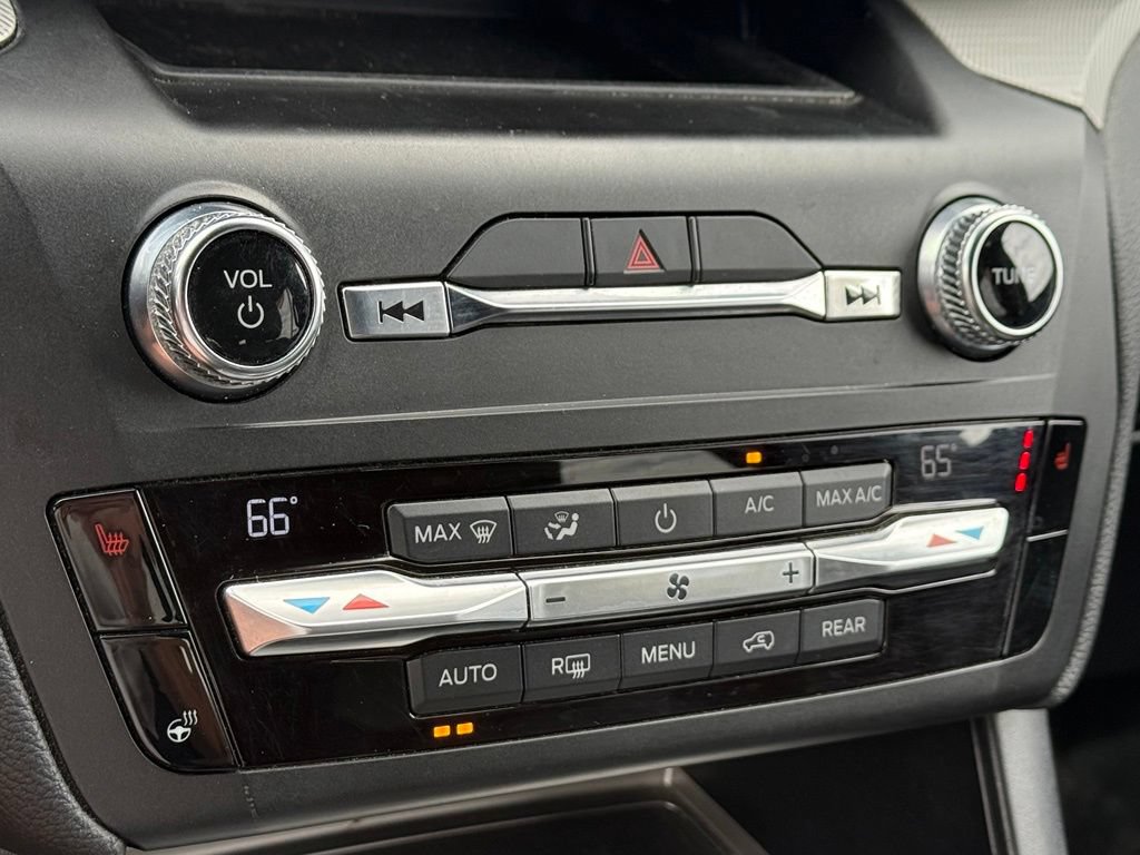 Used 2020 Ford Explorer XLT w/ Equipment Group 202A AWD/4WD image 16