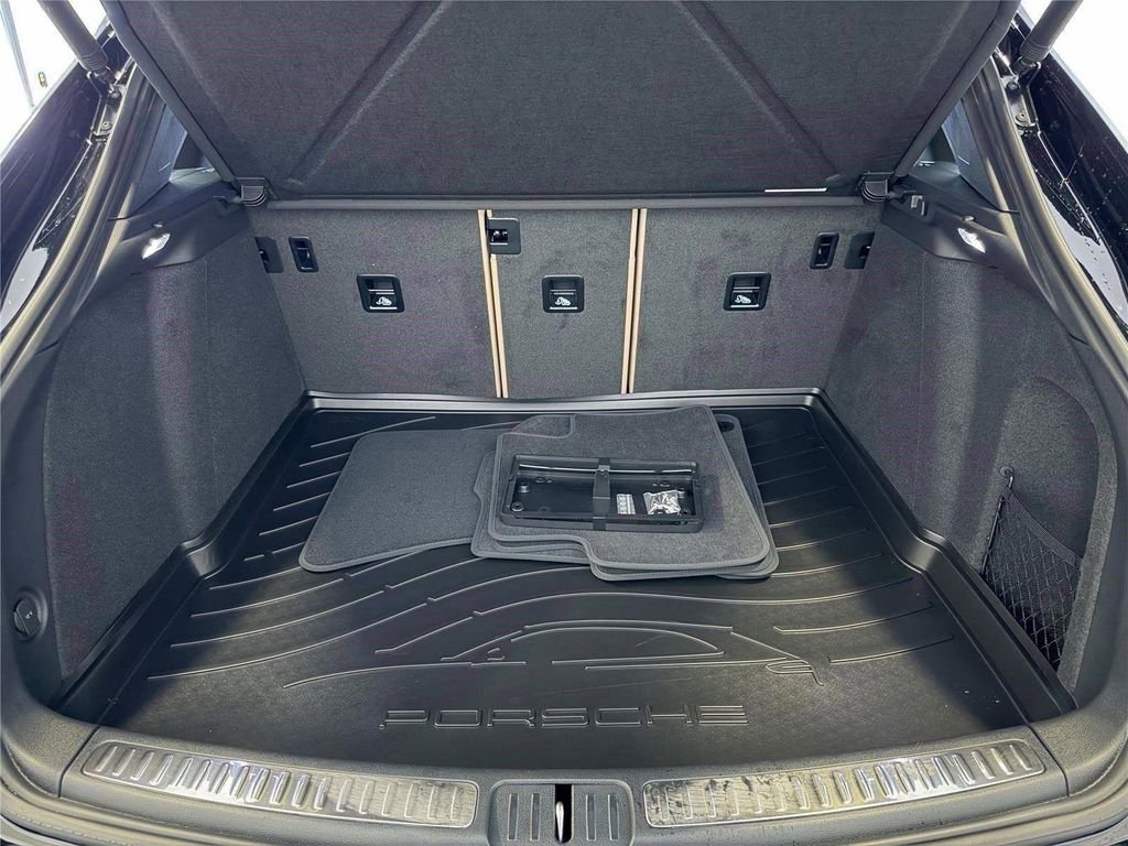 New 2026 Porsche Macan AWD/4WD image 28