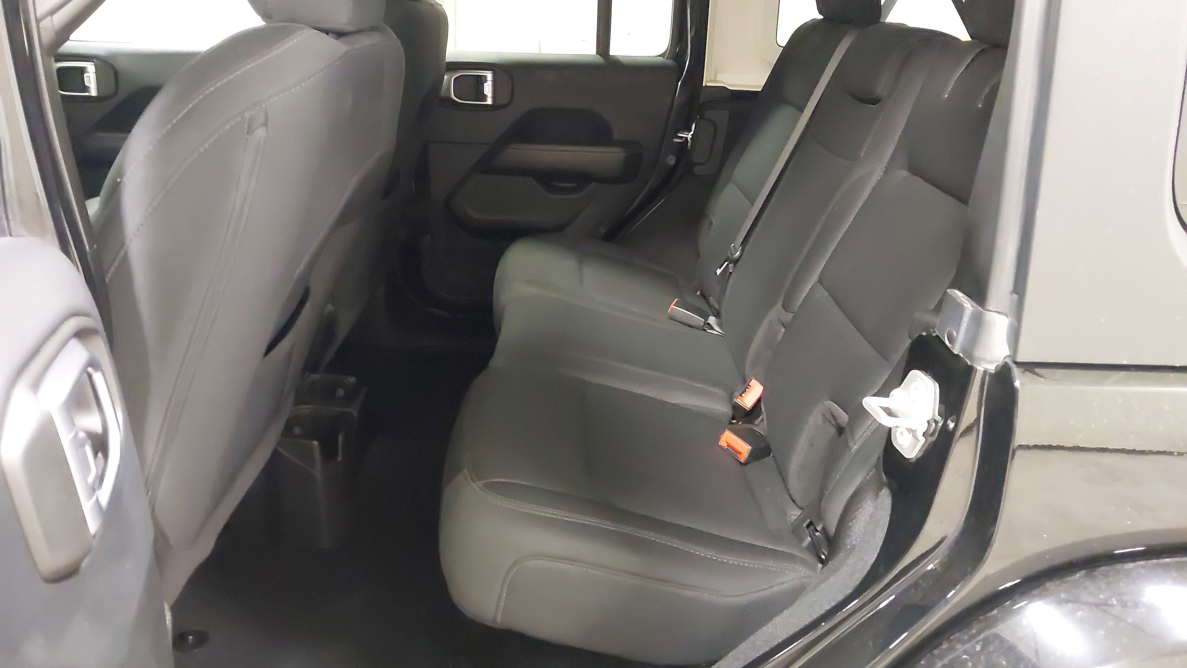Used 2019 Jeep Wrangler Unlimited Sahara w/ Safety Group AWD/4WD image 37