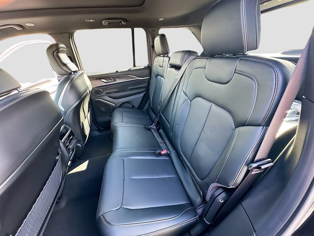 New 2025 Jeep Grand Cherokee Overland w/ Luxury Tech Group IV AWD/4WD image 27