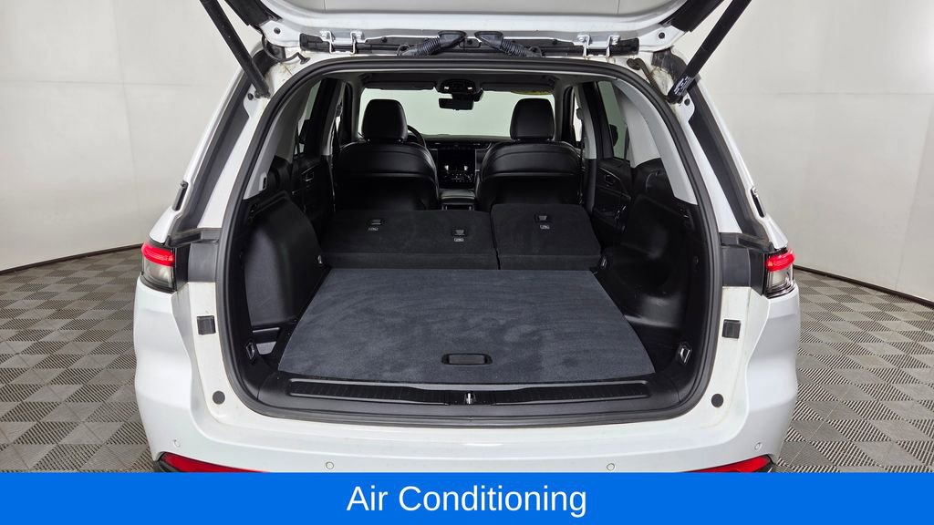 Used 2023 Jeep Grand Cherokee Limited w/ Luxury Tech Group II image 11