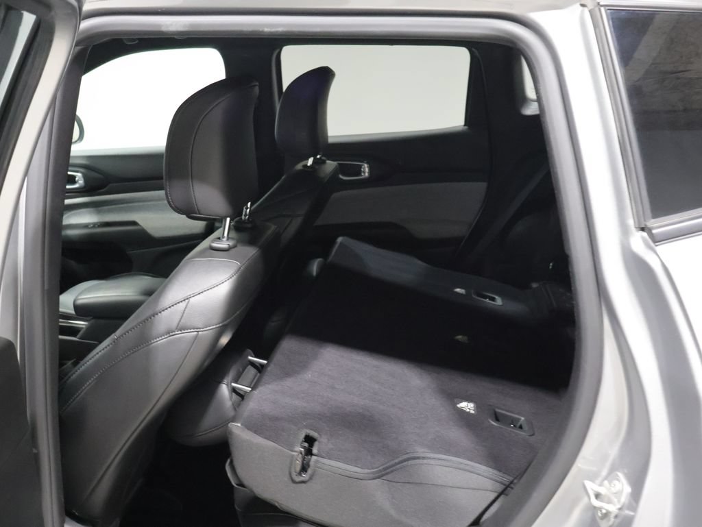 Certified 2023 Jeep Compass Latitude AWD/4WD image 19