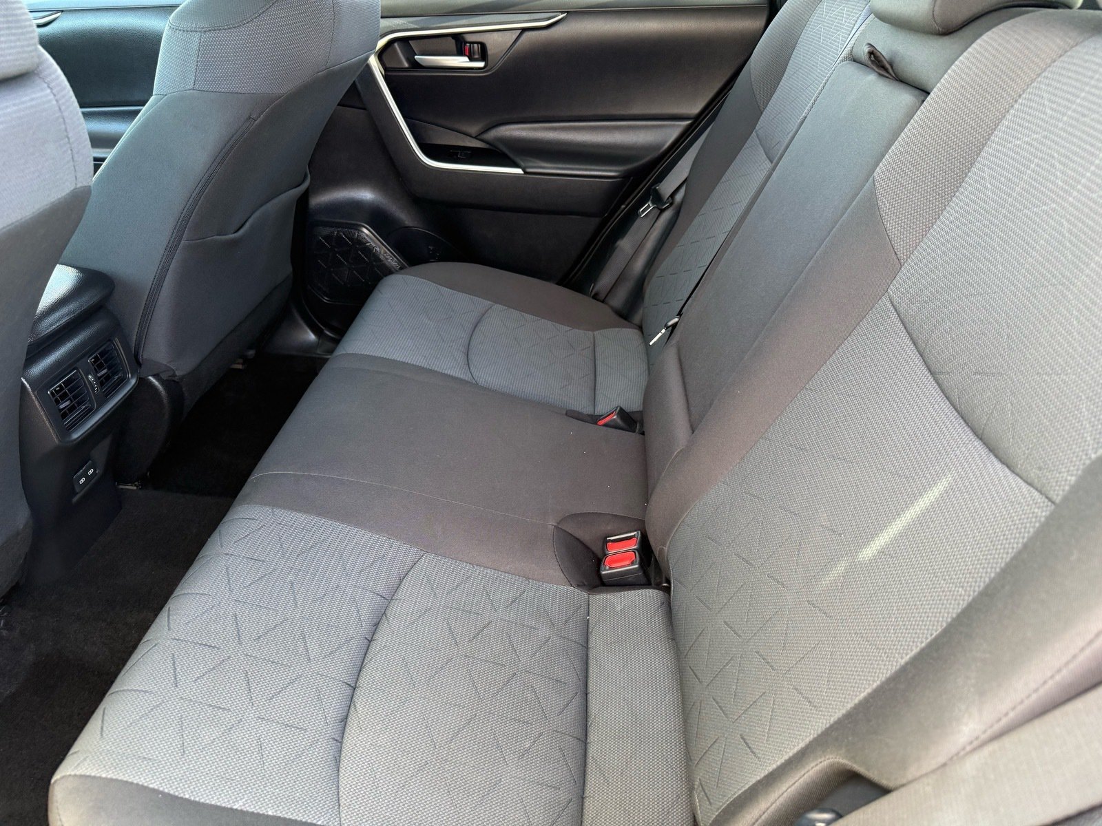 Used 2025 Toyota RAV4 XLE AWD/4WD image 27