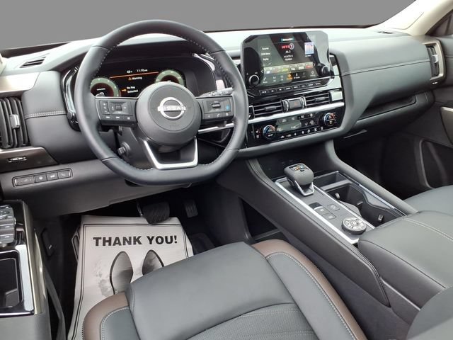 Certified 2025 Nissan Pathfinder Platinum w/ Black Appearance Package AWD/4WD image 6