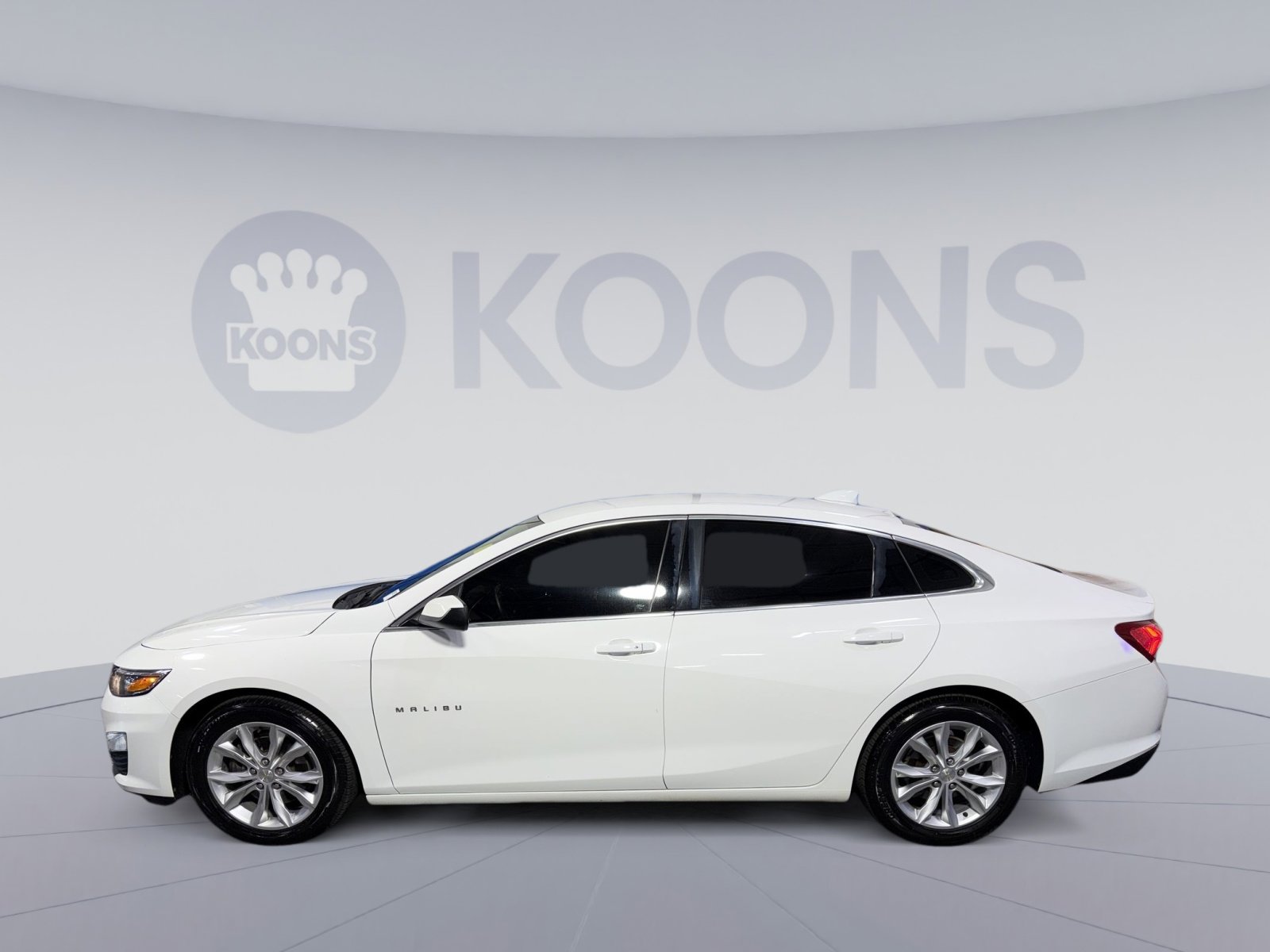 Used 2020 Chevrolet Malibu LT image 2