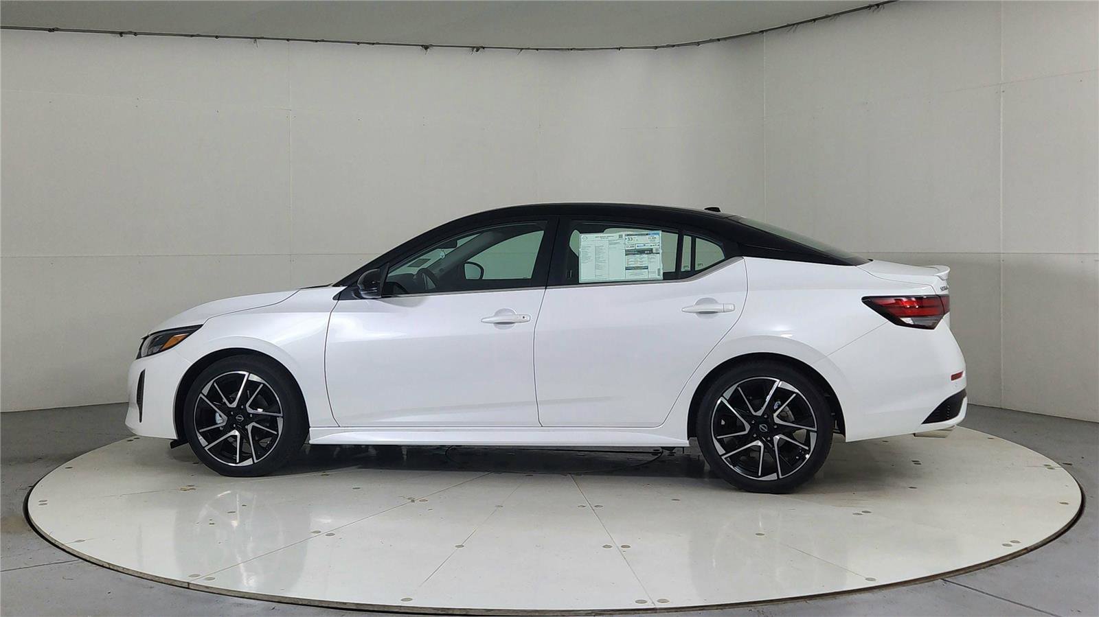 New 2025 Nissan Sentra SR image 4