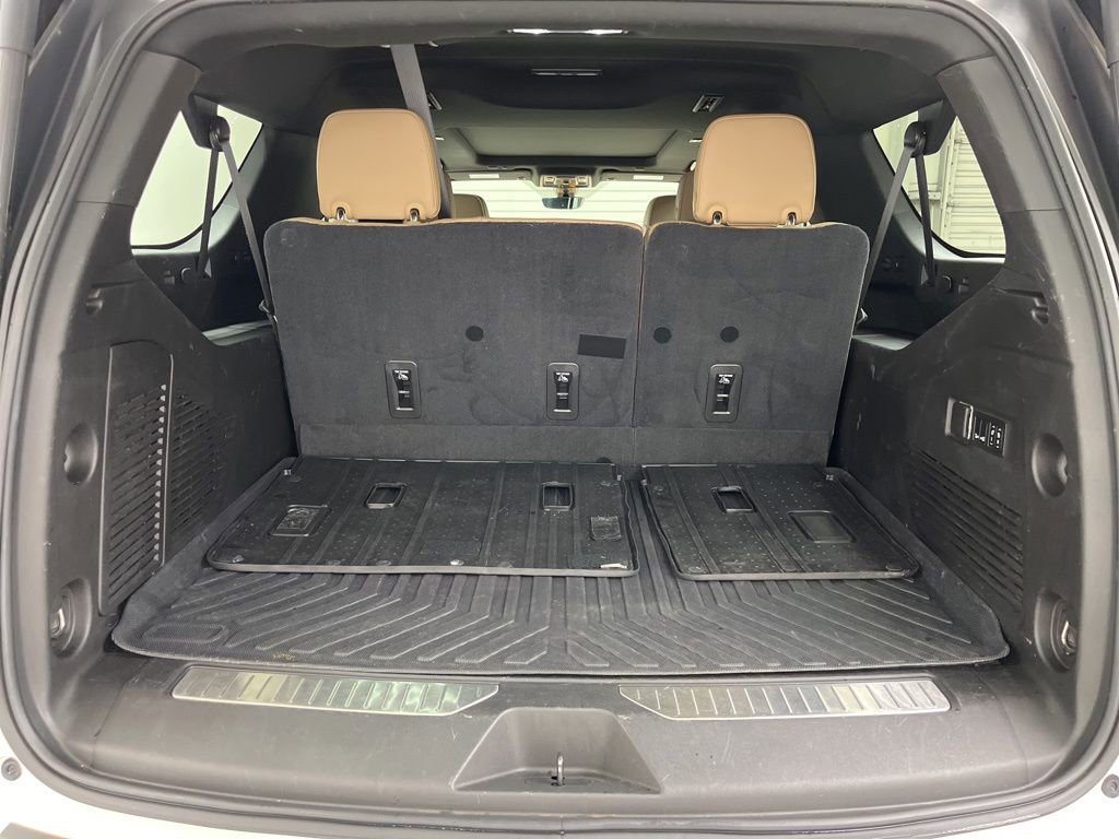 Used 2021 Chevrolet Suburban Premier w/ Premium Package image 27