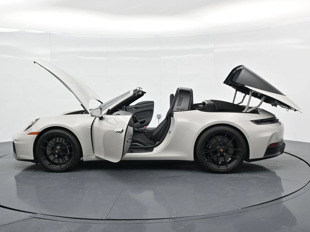 Certified 2025 Porsche 911 Targa 4 GTS AWD/4WD image 28