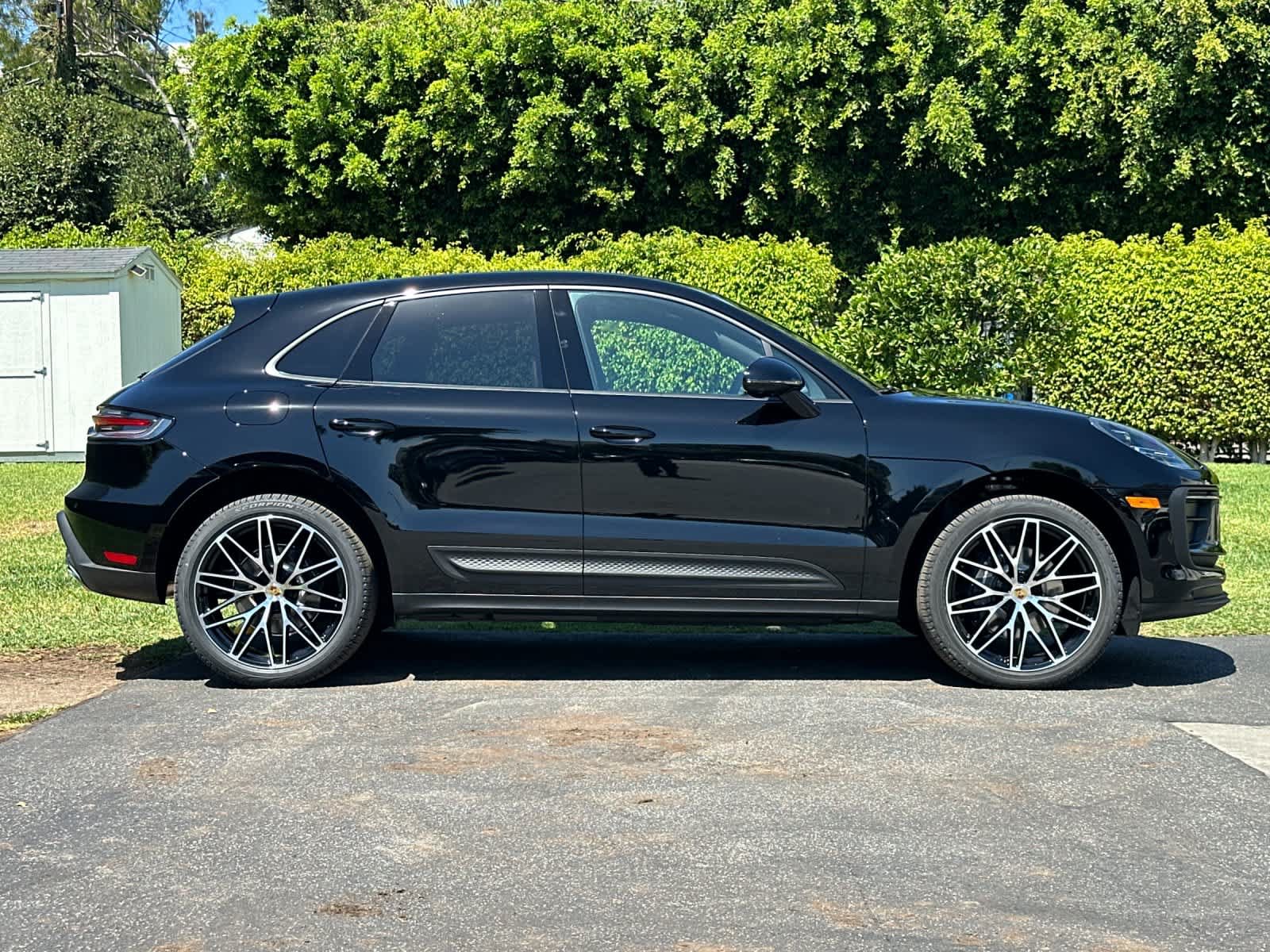 New 2026 Porsche Macan AWD/4WD image 9