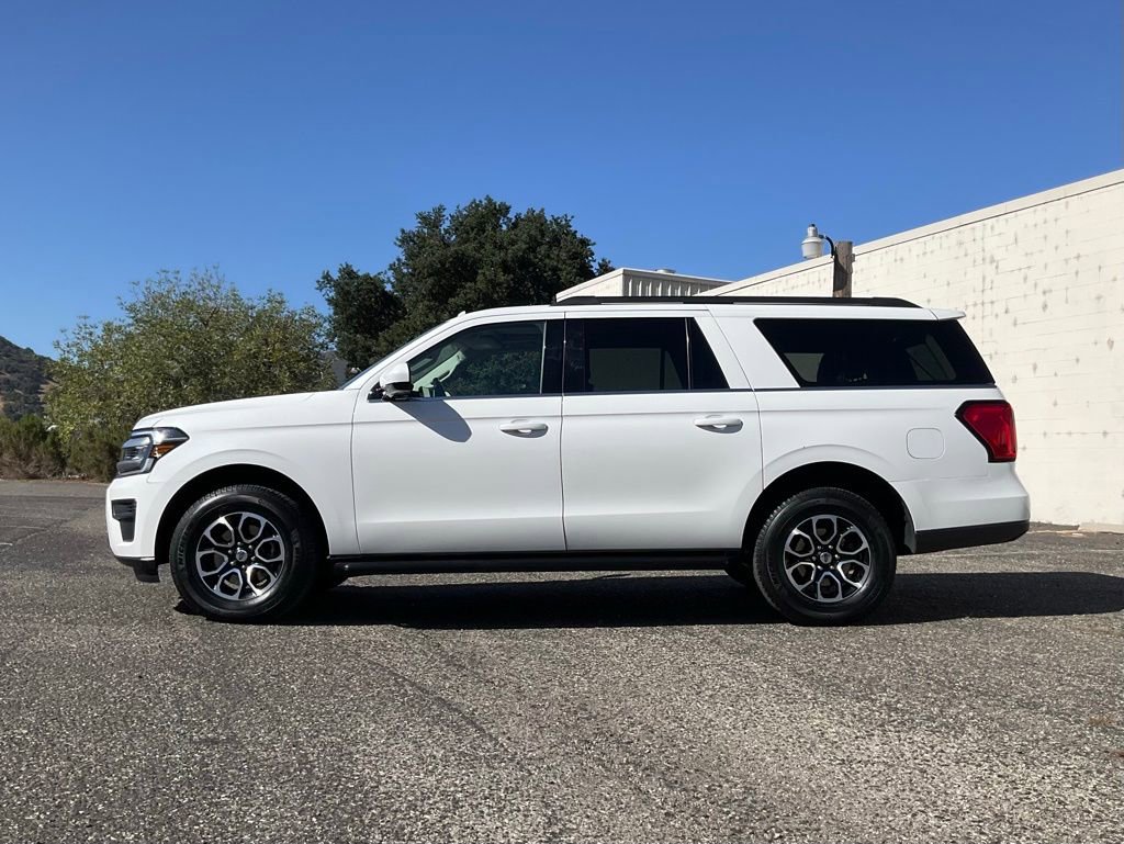 Used 2024 Ford Expedition Max XLT image 3