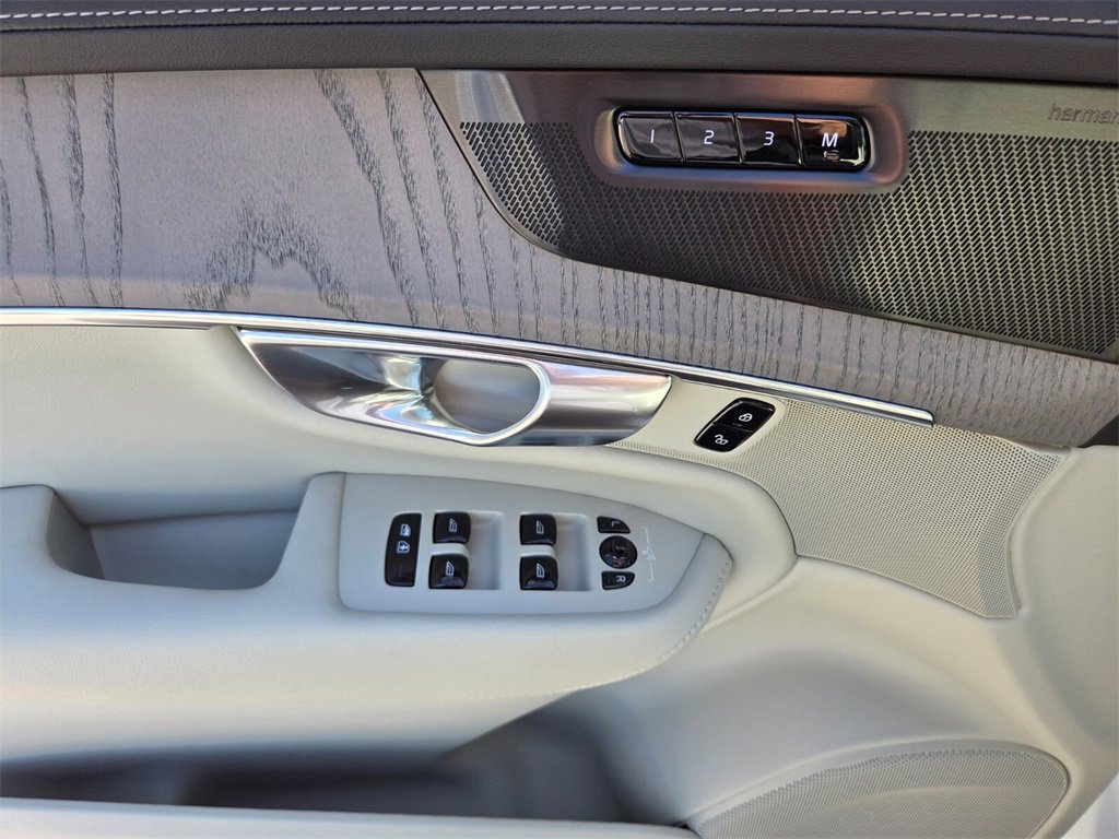 New 2026 Volvo XC90 B6 Ultra w/ Protection Package image 23