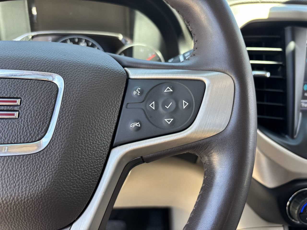 Used 2019 GMC Acadia Denali w/ Technology Package FWD image 27