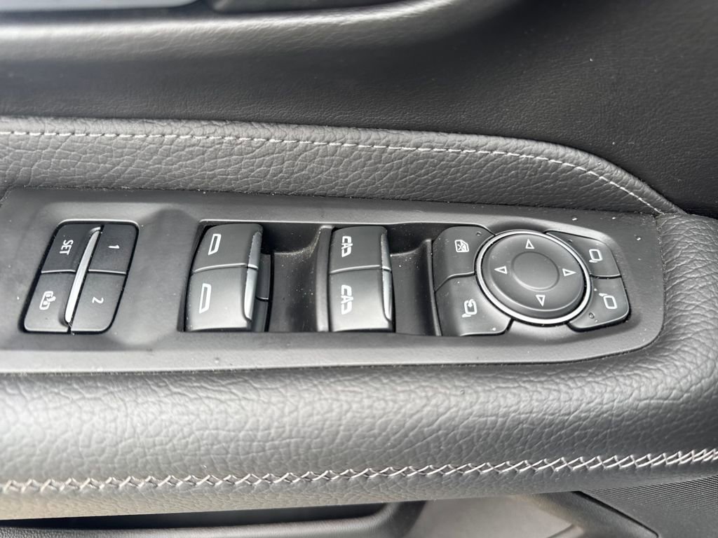 Used 2024 GMC Yukon XL Denali w/ Advanced Technology Package image 14