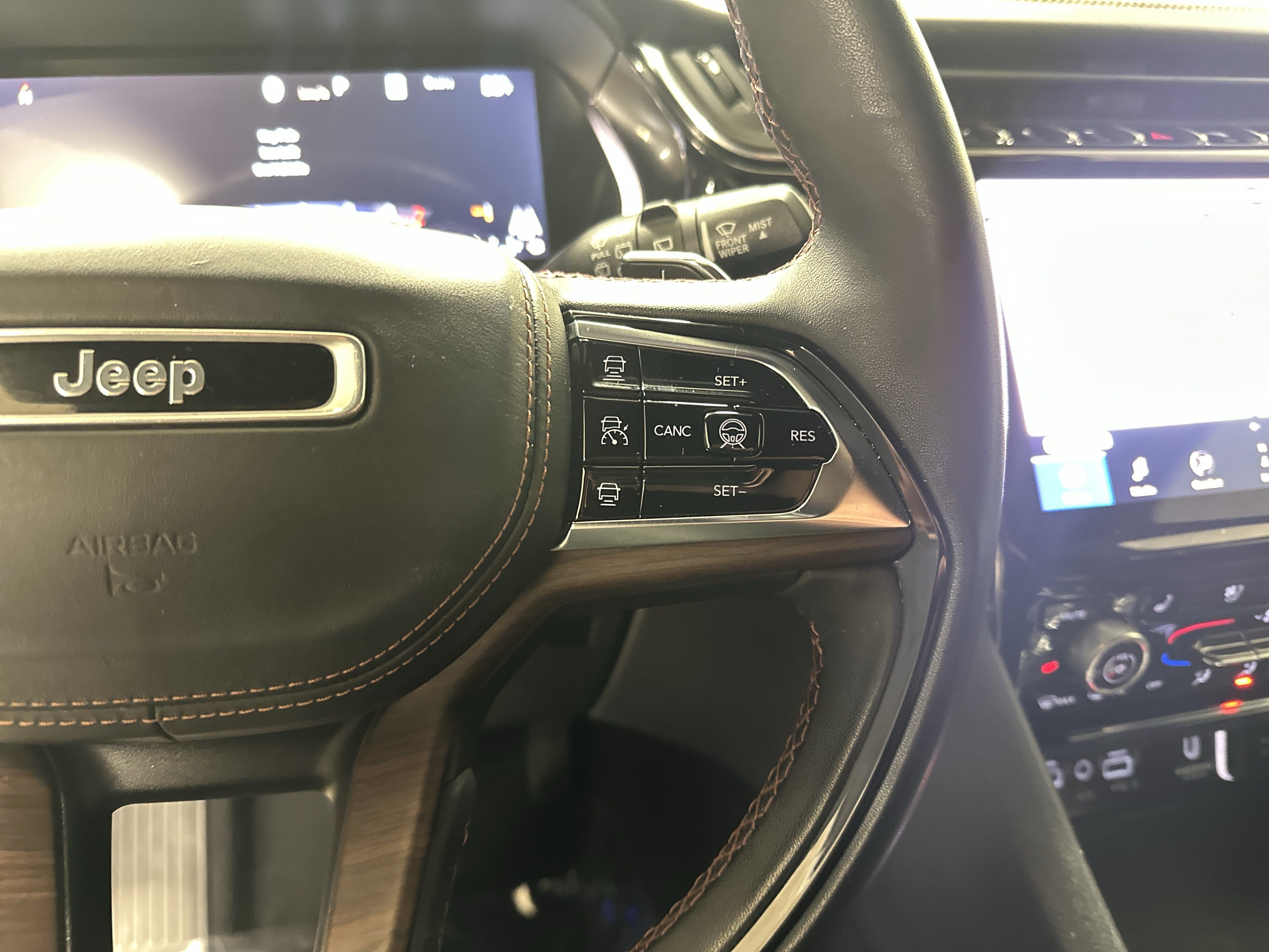Used 2022 Jeep Grand Cherokee Summit w/ Adv Protech Group IV AWD/4WD image 20