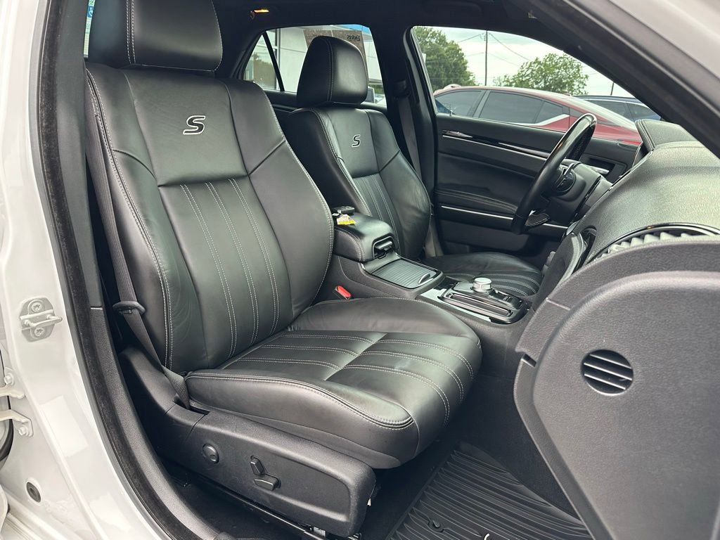 Used 2022 Chrysler 300 S RWD image 17