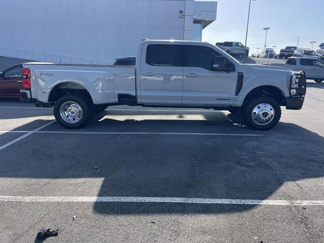 Used 2025 Ford F450 Platinum w/ FX4 Off-Road Package image 2