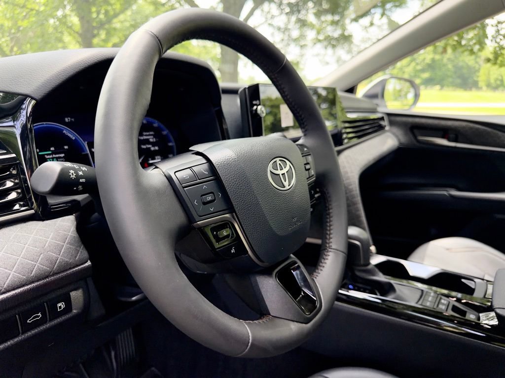Used 2025 Toyota Camry XLE AWD/4WD image 22