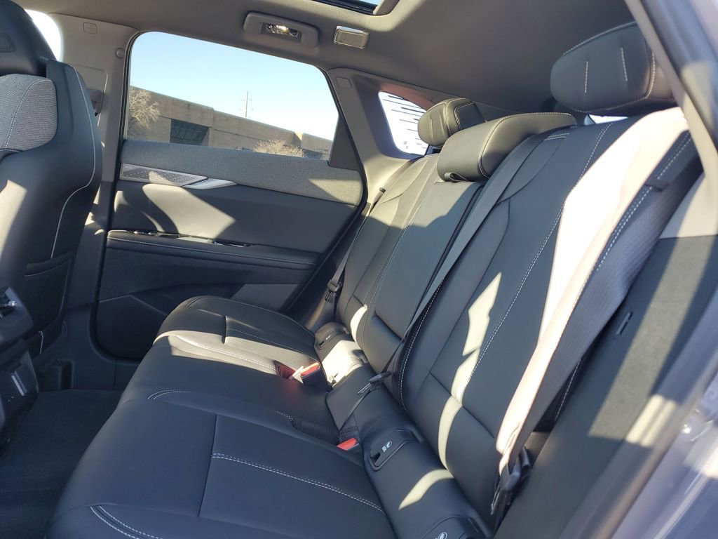 New 2026 Cadillac Optiq Luxury 1 image 25