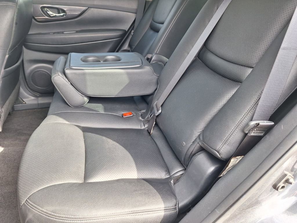 Used 2018 Nissan Rogue SV image 20