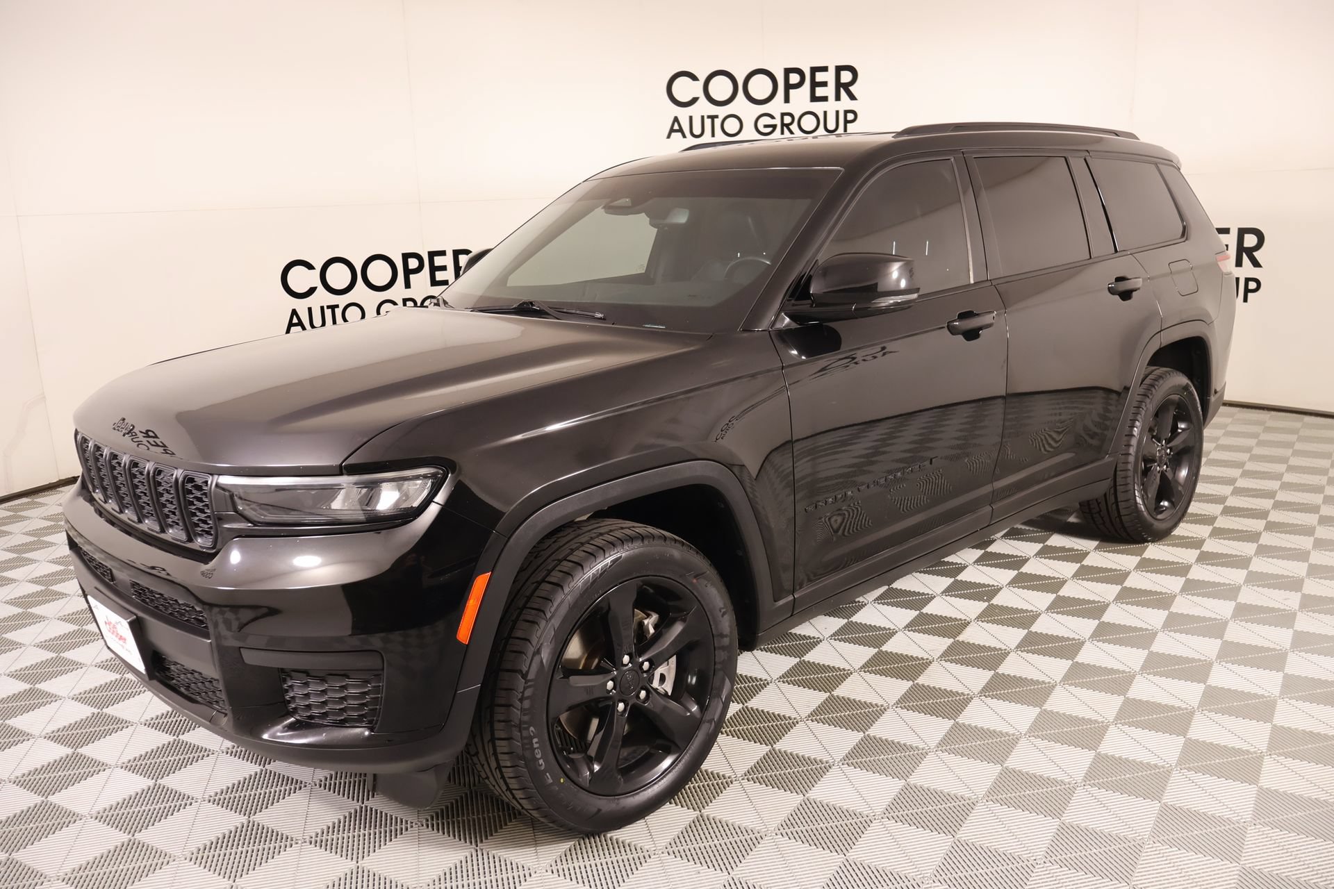 Used 2021 Jeep Grand Cherokee L Laredo RWD image 10