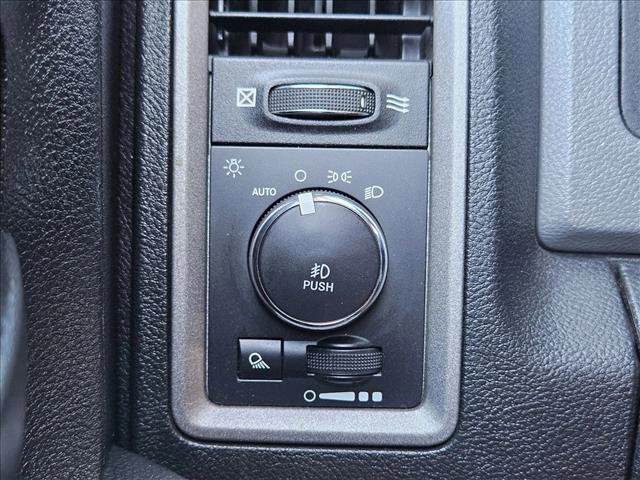 Used 2025 Chevrolet Traverse LT w/ Driver Confidence Package image 12