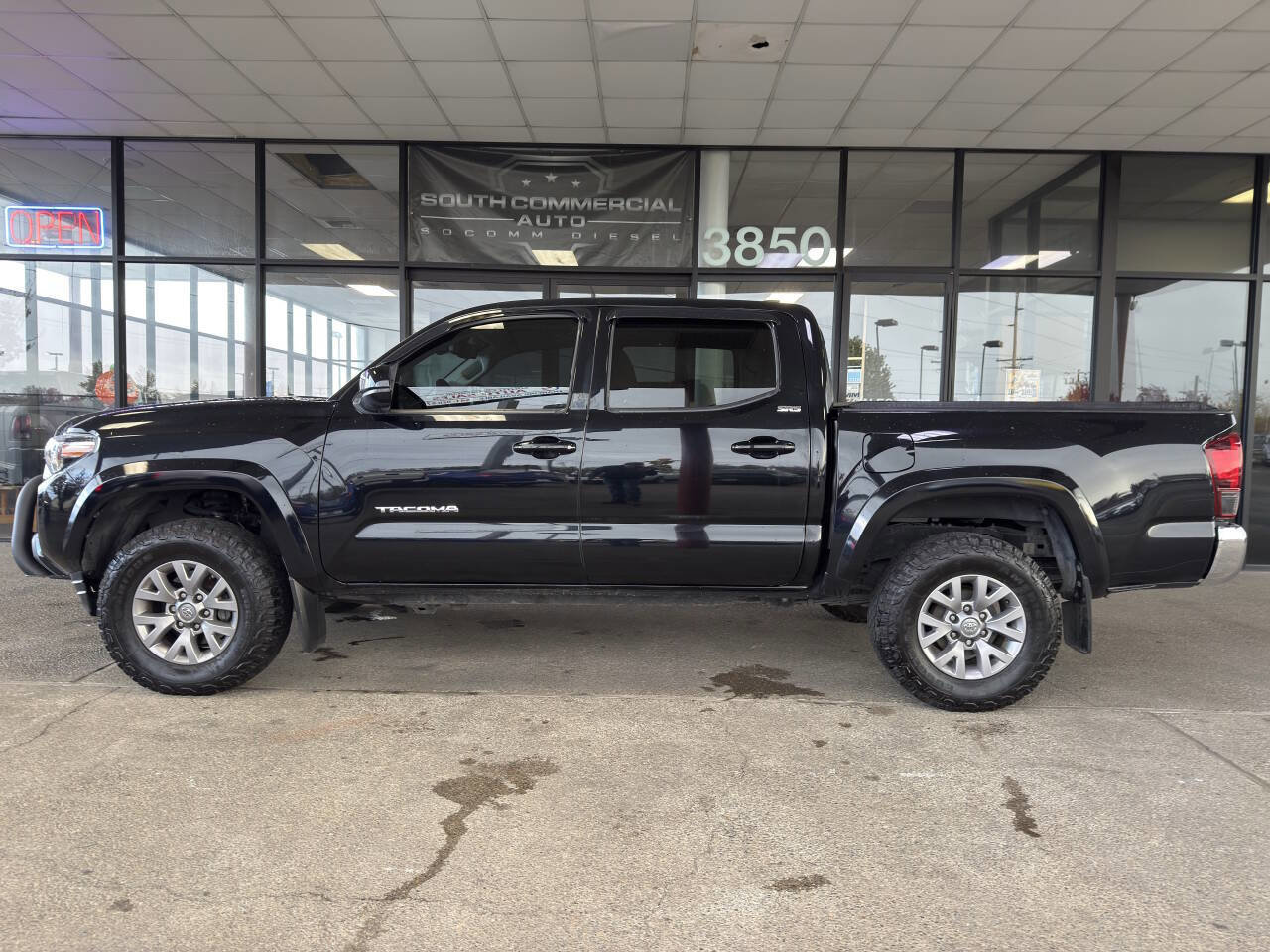Used 2019 Toyota Tacoma SR5 image 2