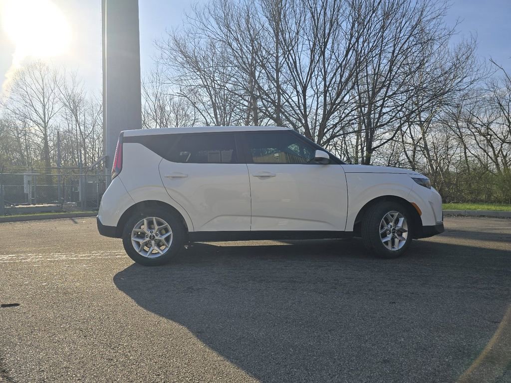 Used 2023 Kia Soul LX w/ LX Technology Package FWD image 15