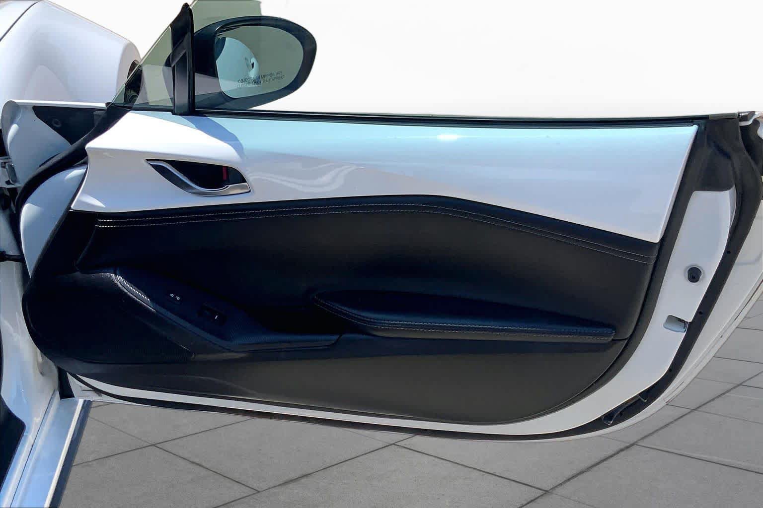 Used 2021 MAZDA MX-5 Miata Club RWD image 18
