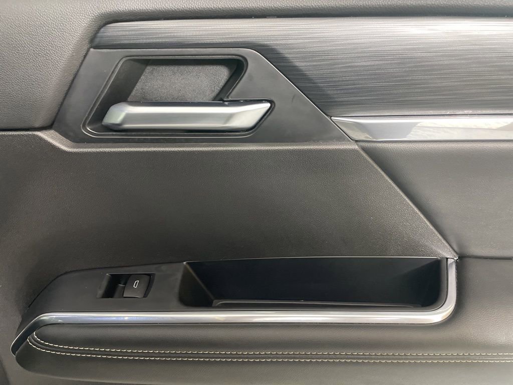 Used 2025 GMC Acadia Elevation image 13