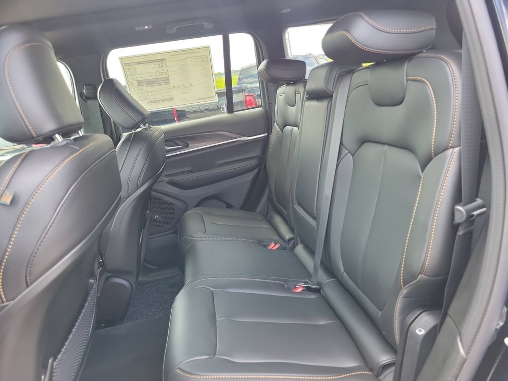 New 2026 Jeep Grand Cherokee Limited AWD/4WD image 13