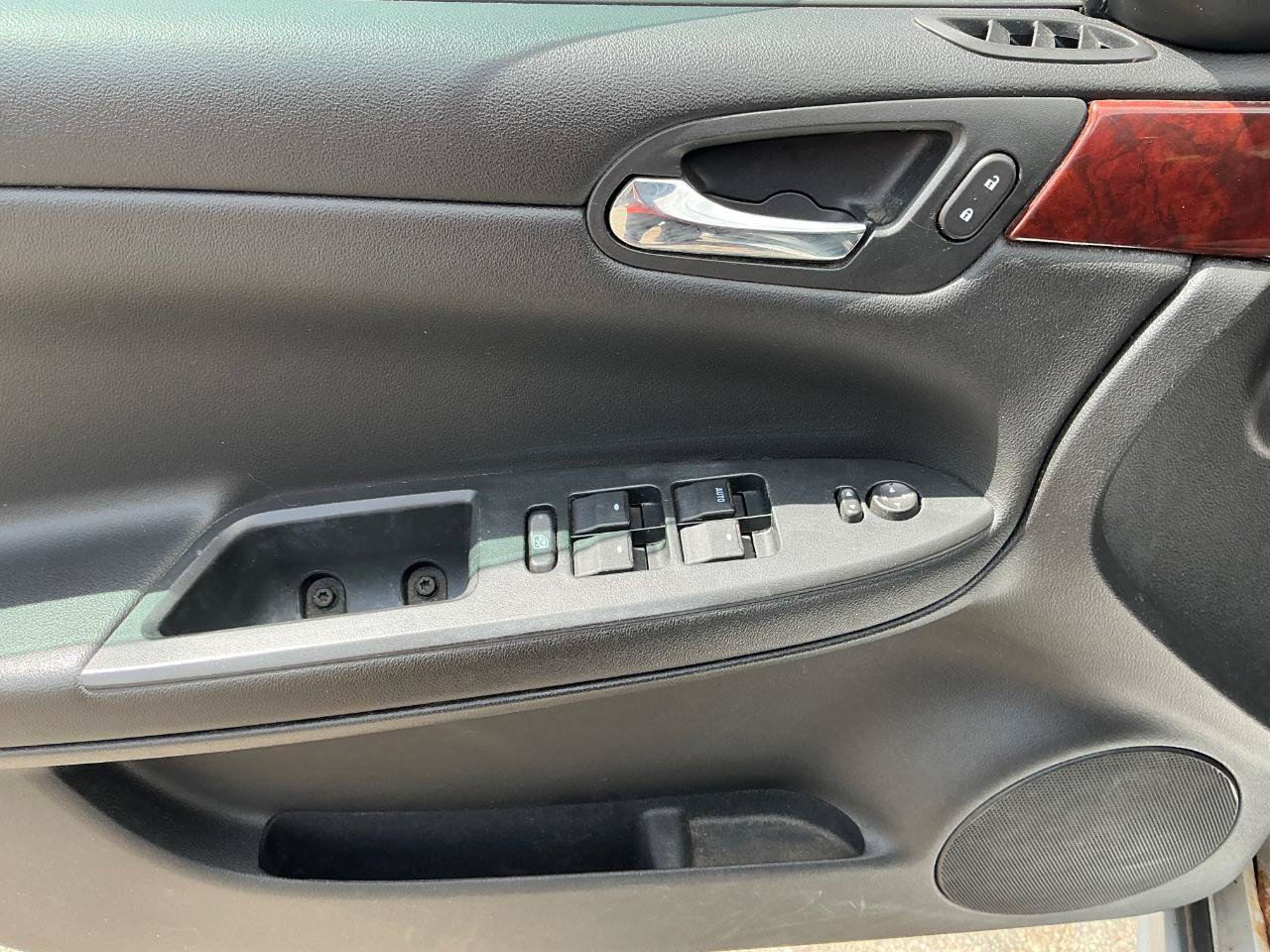 Used 2009 Chevrolet Impala LT FWD image 13
