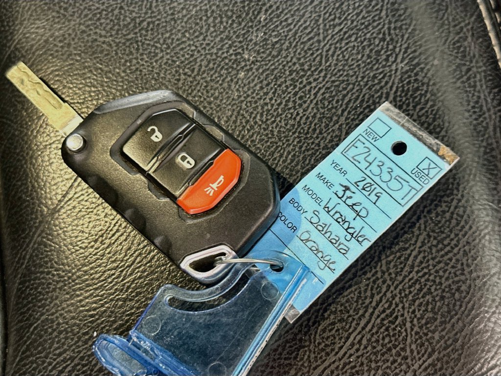 Used 2019 Jeep Wrangler Unlimited Sahara AWD/4WD image 36