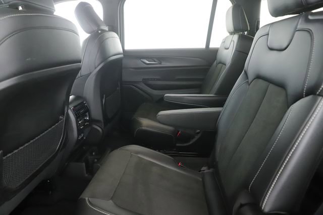 Used 2025 Jeep Grand Cherokee L Laredo image 26