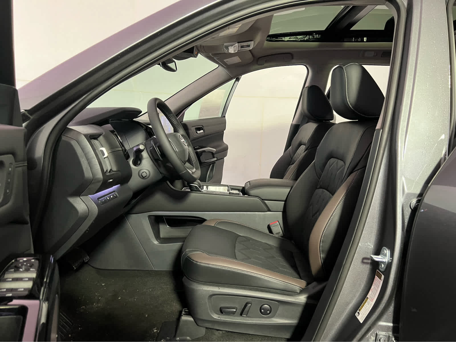 New 2026 Nissan Pathfinder Platinum image 13